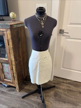 Marc by marc jacobs off white skirt - est size 2